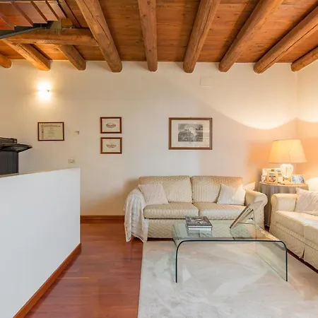 Bed & Breakfast Corte Antica Canossa Del 1600