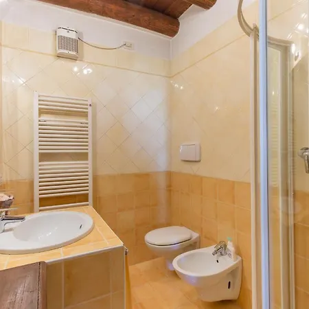 Corte Antica Canossa Del 1600 Bed & Breakfast
