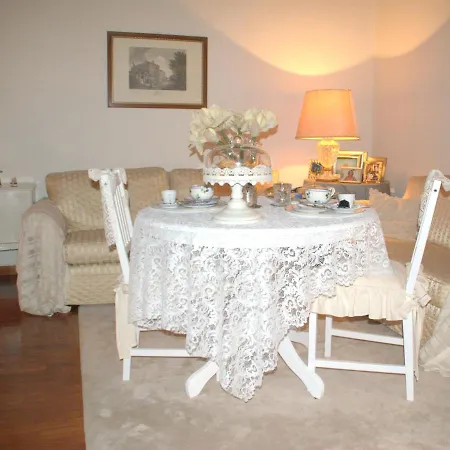 Bed & Breakfast Corte Antica Canossa Del 1600 *